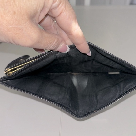 Chanel Black Leather Caviar Interlocking CC Long Bi-fold Wallet - Picture 8 of 17